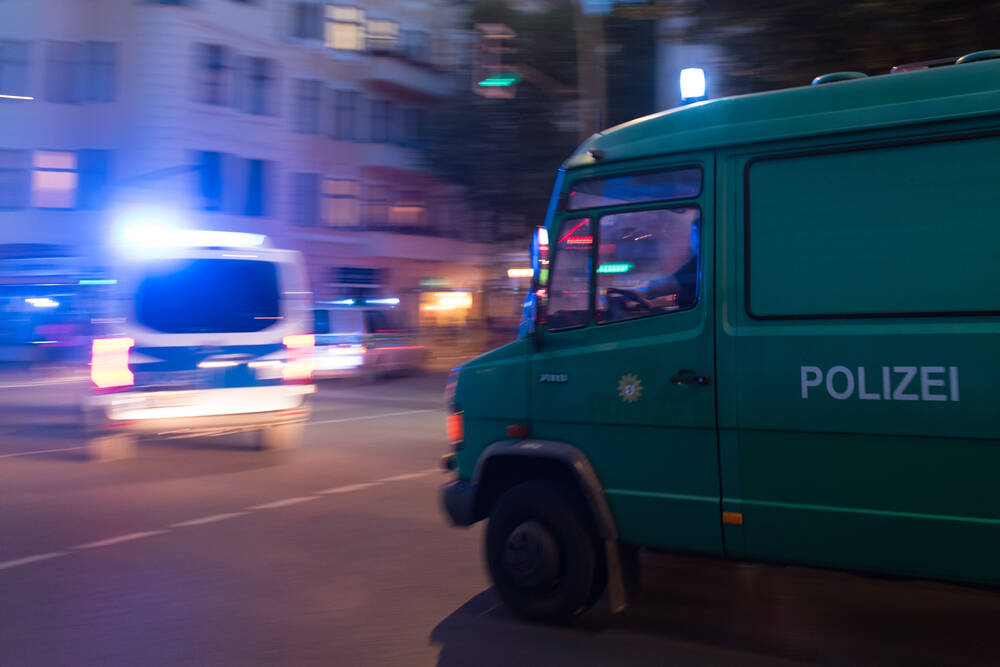 Feuerhölle bei Brandanschlag auf ukrainische Flüchtlinsgunterkunft! Waren es russische Spione?