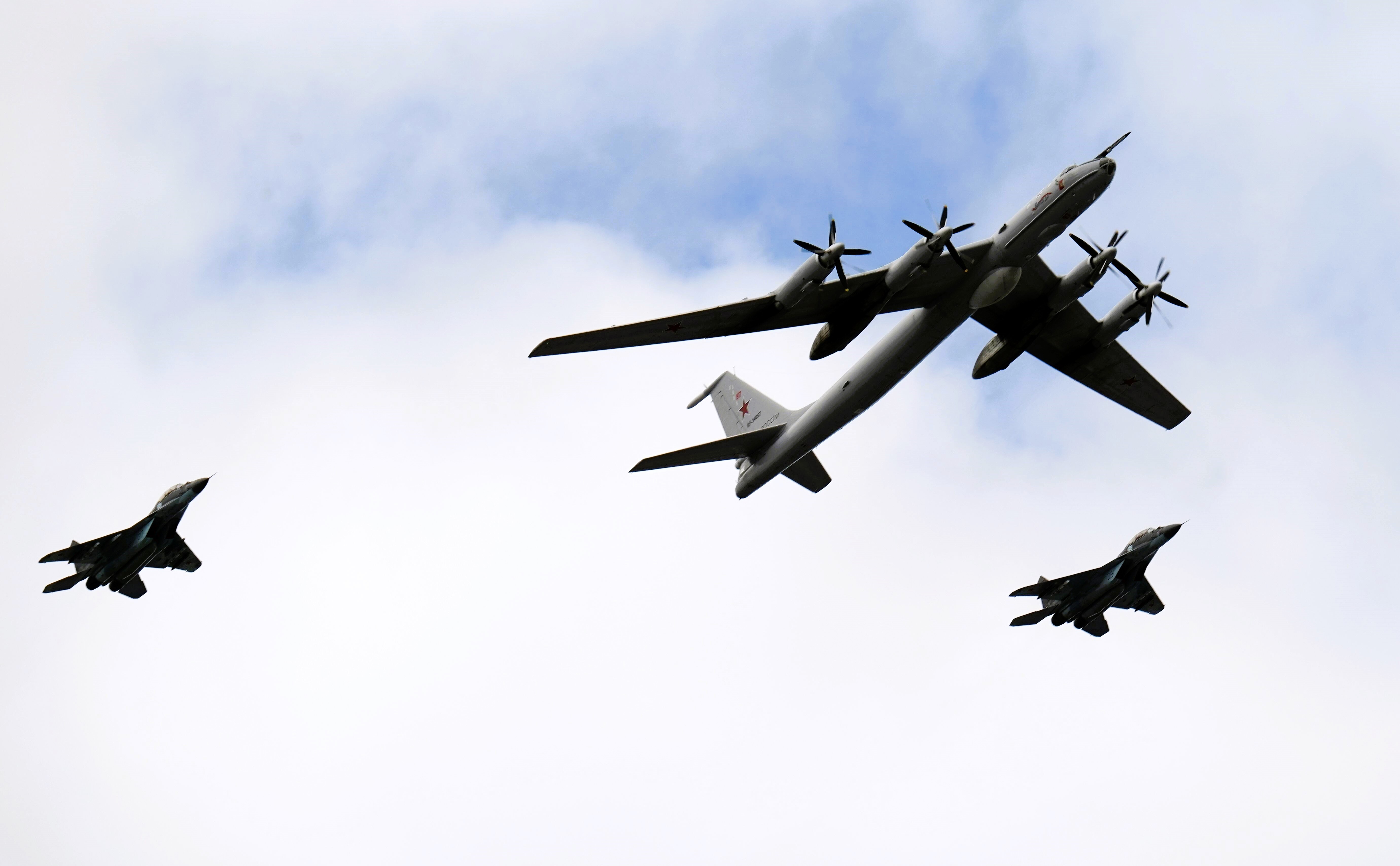 EILMELDUNG! Russen und Chinesen starten Atombomber! Drohung an den Westen!