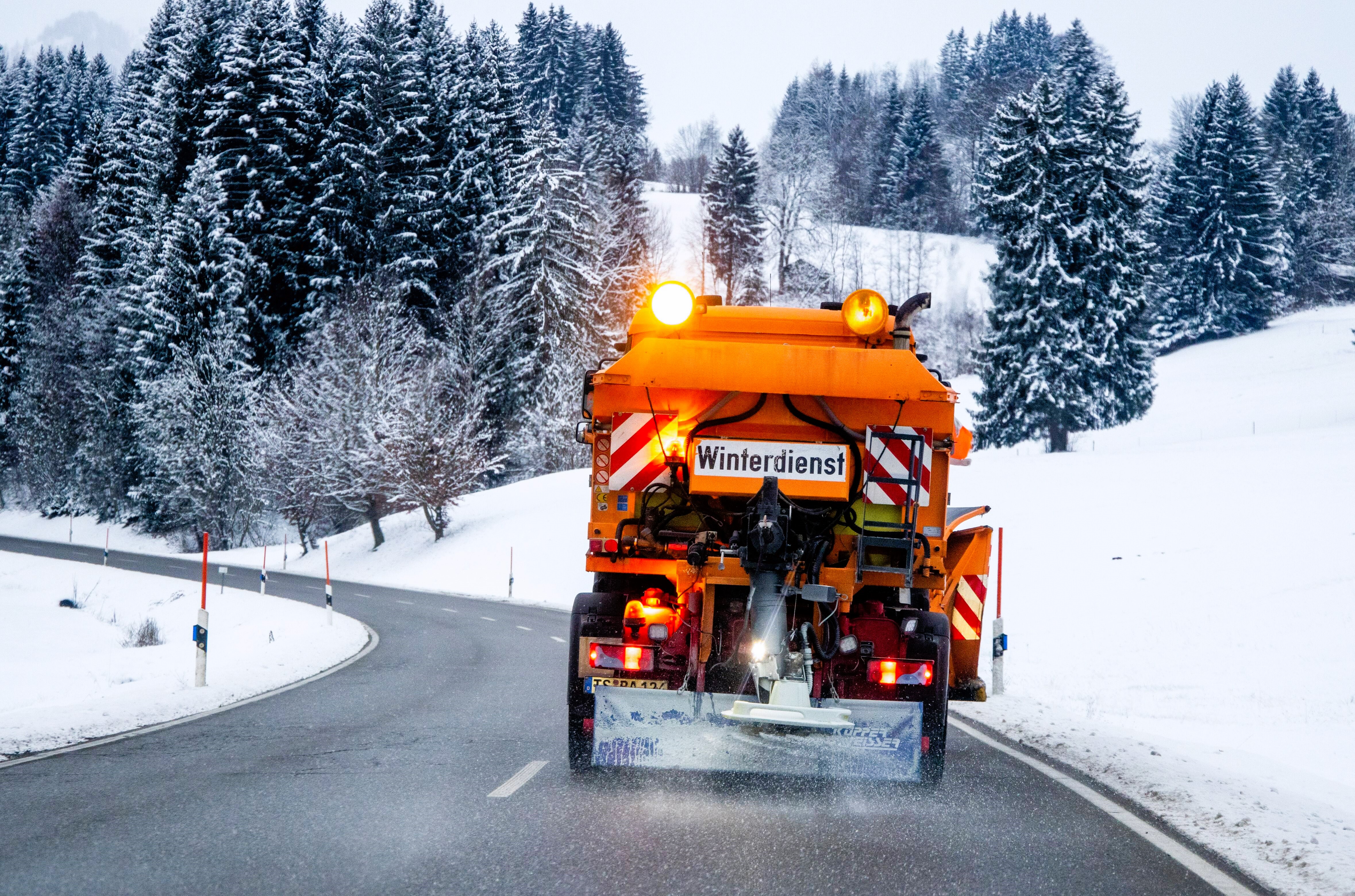 Amtliche Wetterwarnung! Unwetterartiges Blitzeise erwartet - sogar Stromversorgung kann ausfallen!