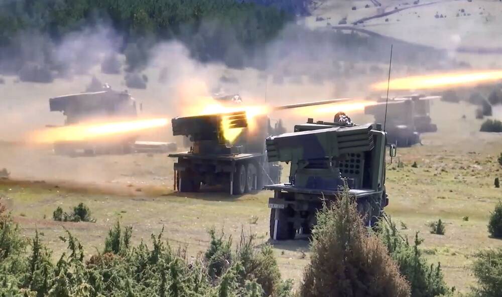 USA schicken 20 HIMARS-Raketenwerfer nach Europa um unsere Grenzen zu sichern!
