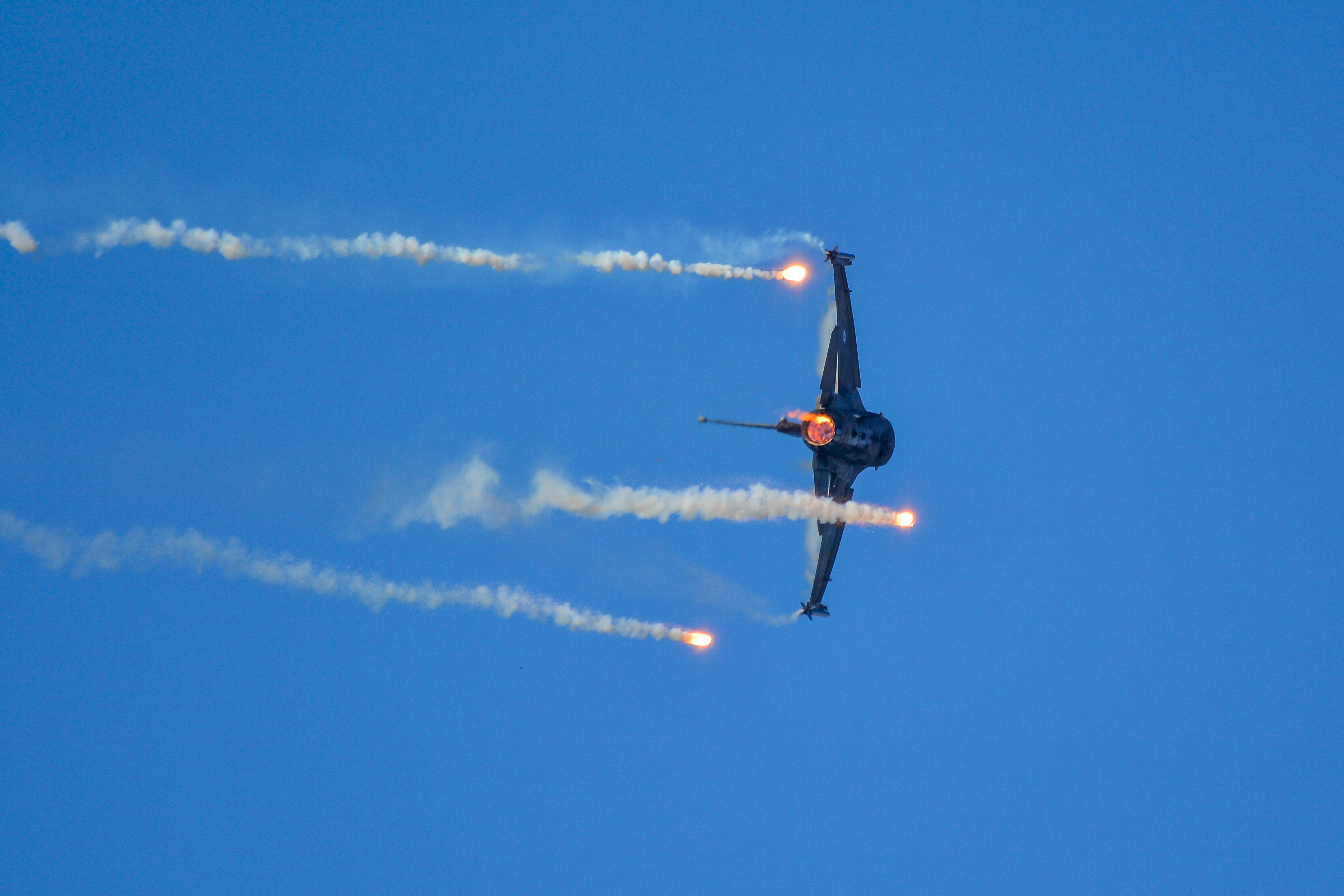 Russland schießt eigene Kampfjets ab! Putins Piloten weigern sich zu fliegen! Geheimdokumente als Beweis!
