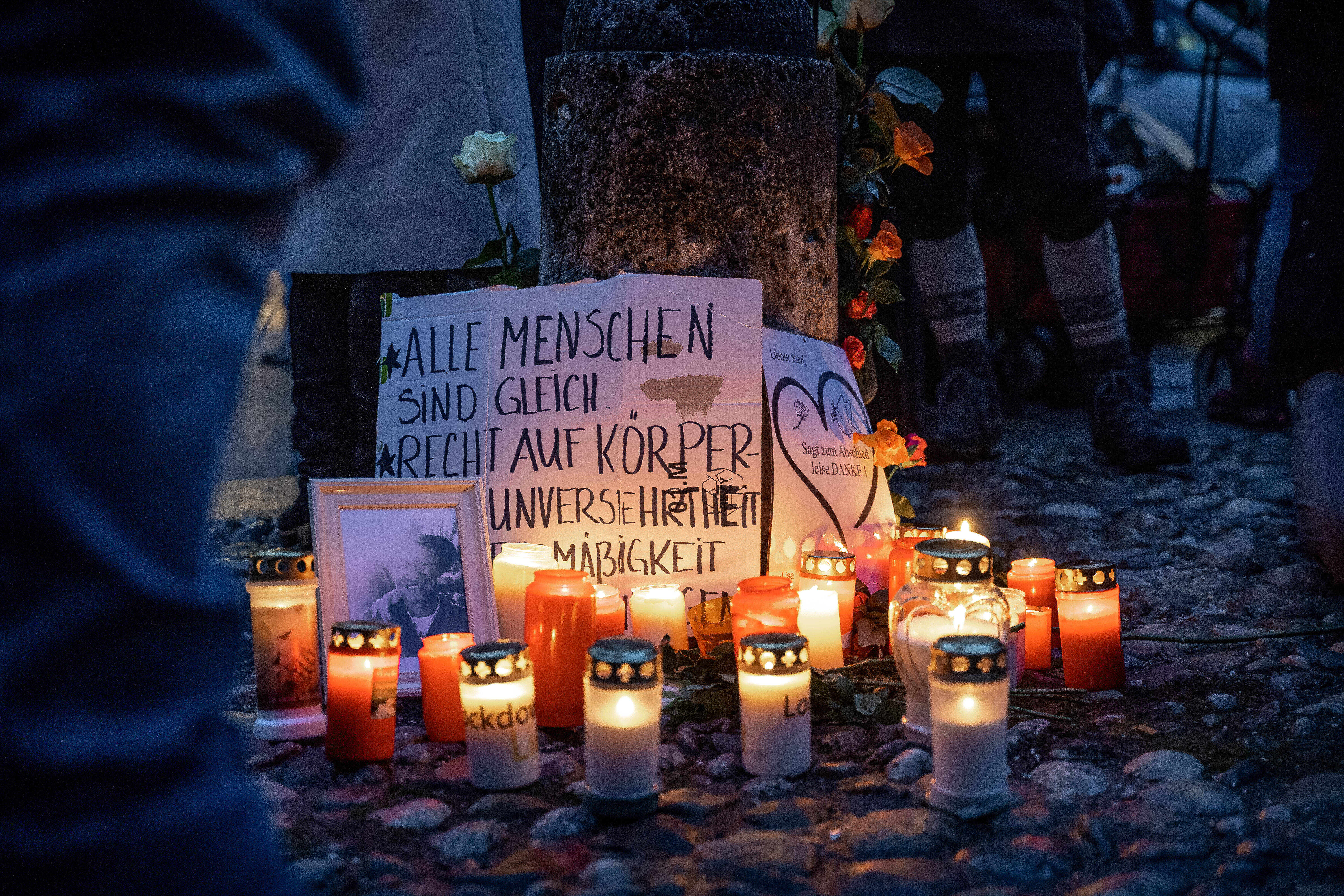 Trauer! Handy fällt in Badewanne - Mädchen (16) stirbt! Freundin sieht alles per Video-Call!