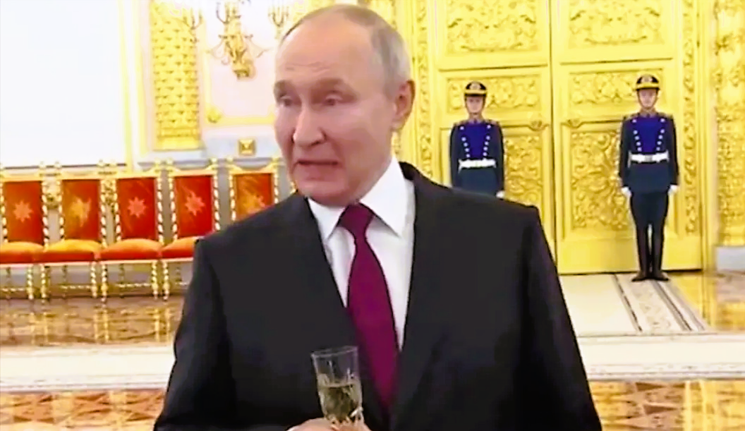NATO greift Russland an! Putin dreht in Mai-Rede völlig durch und erklärt Krieg!