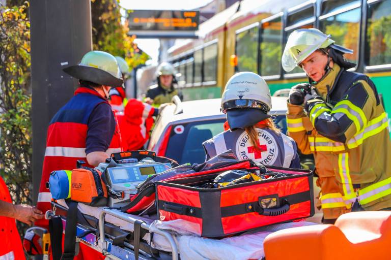 Cabrio überschlägt sich, kleiner Junge stirbt! Grausamer Unfall in Frankfurt - 8-jähriger Junge tot