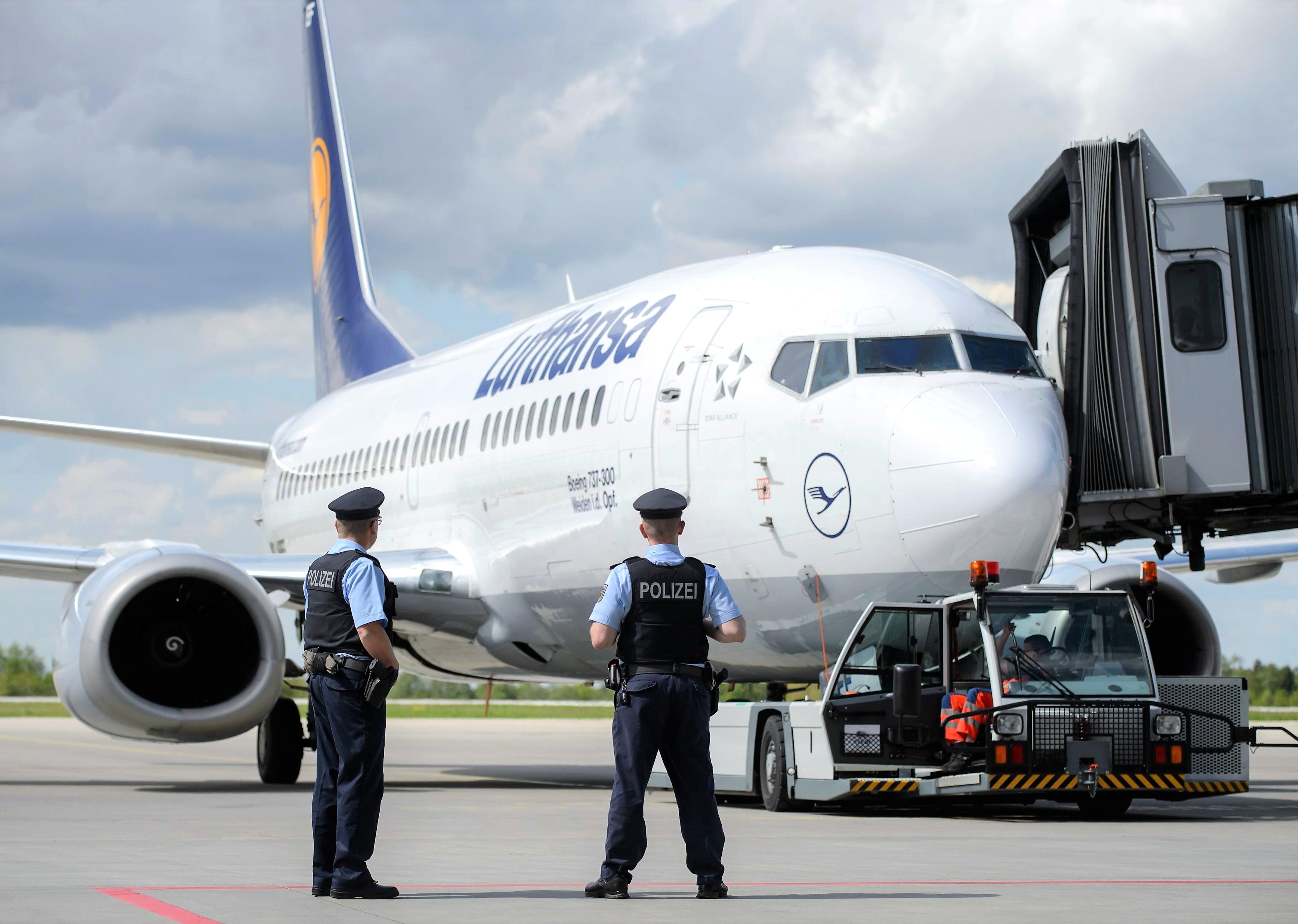 Panik im Flugzeug bei 40 Grad! Mehrere Passagiere ohnmächtig - Klimaanlage ausgefallen!
