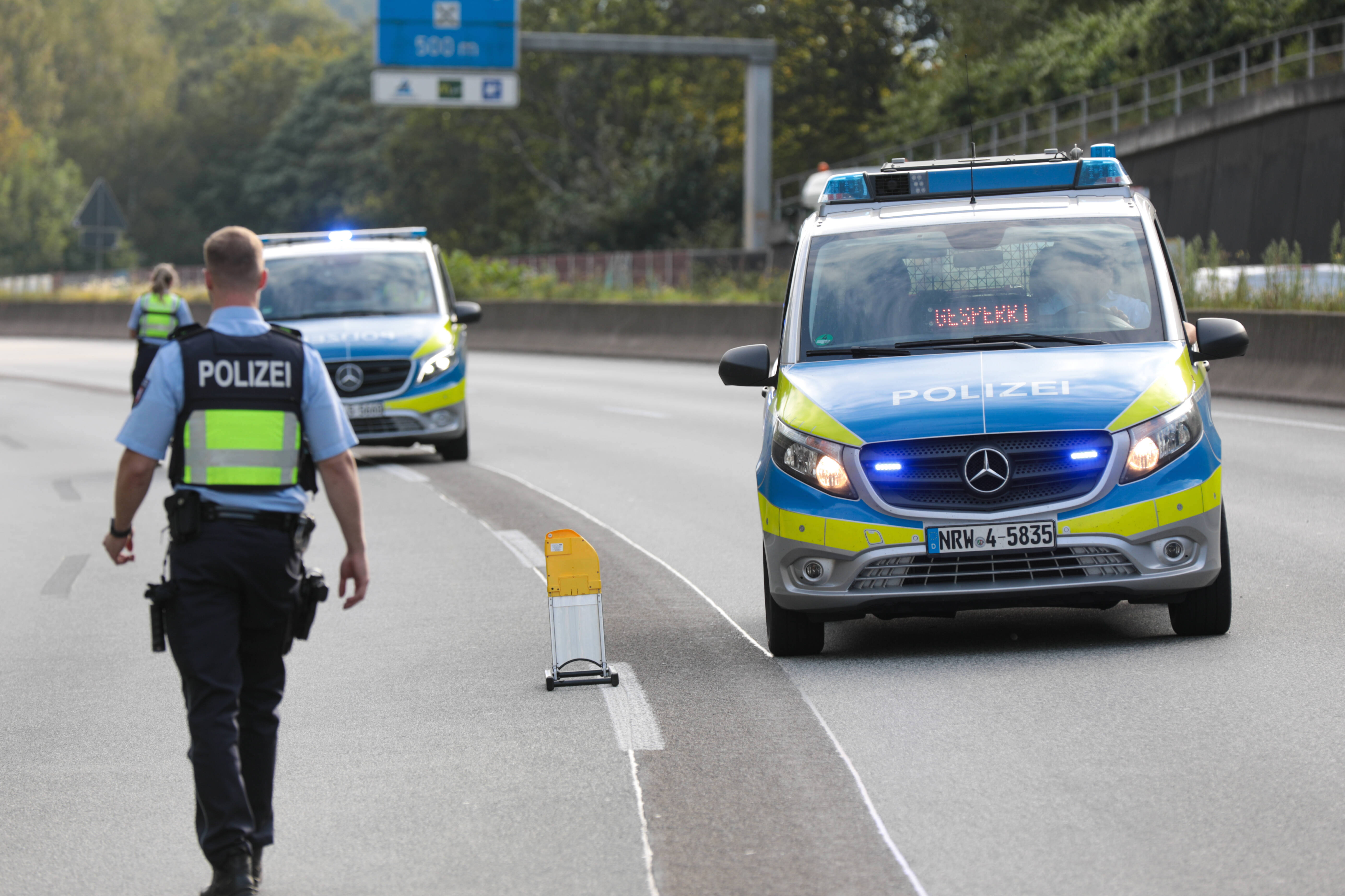 Vollsperrung! Verfolgungsjagd auf der Autobahn - Polizei jagt Drogenkuriere mit Tempo 200!