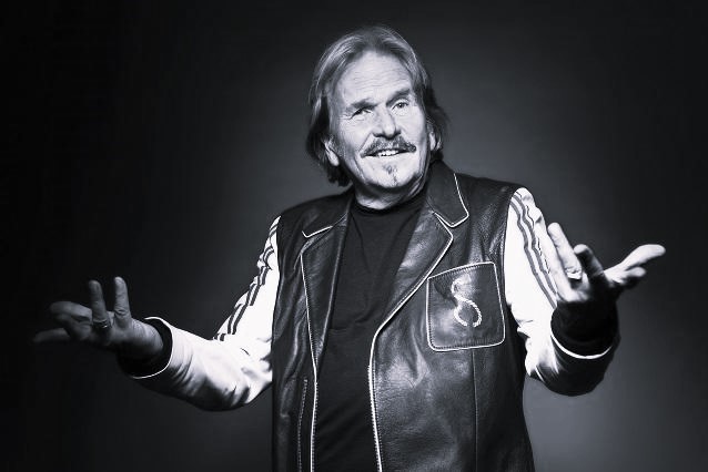 Frank Zander ins Krankenhaus eingeliefert! Fans besorgt - droht ein trauriger Abschied vom Kultstar?
