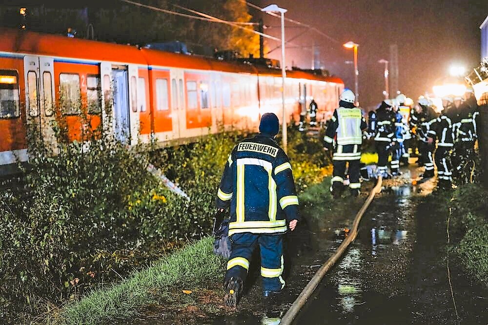 Geiselnahme im Zug! Polizei erschießt mit Axt und Messer bewaffneten Angreifer!