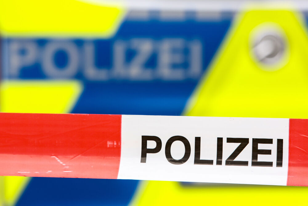 Blutige Messerstecherei vor Shisha-Bar - Zwei Personen schwer verletzt