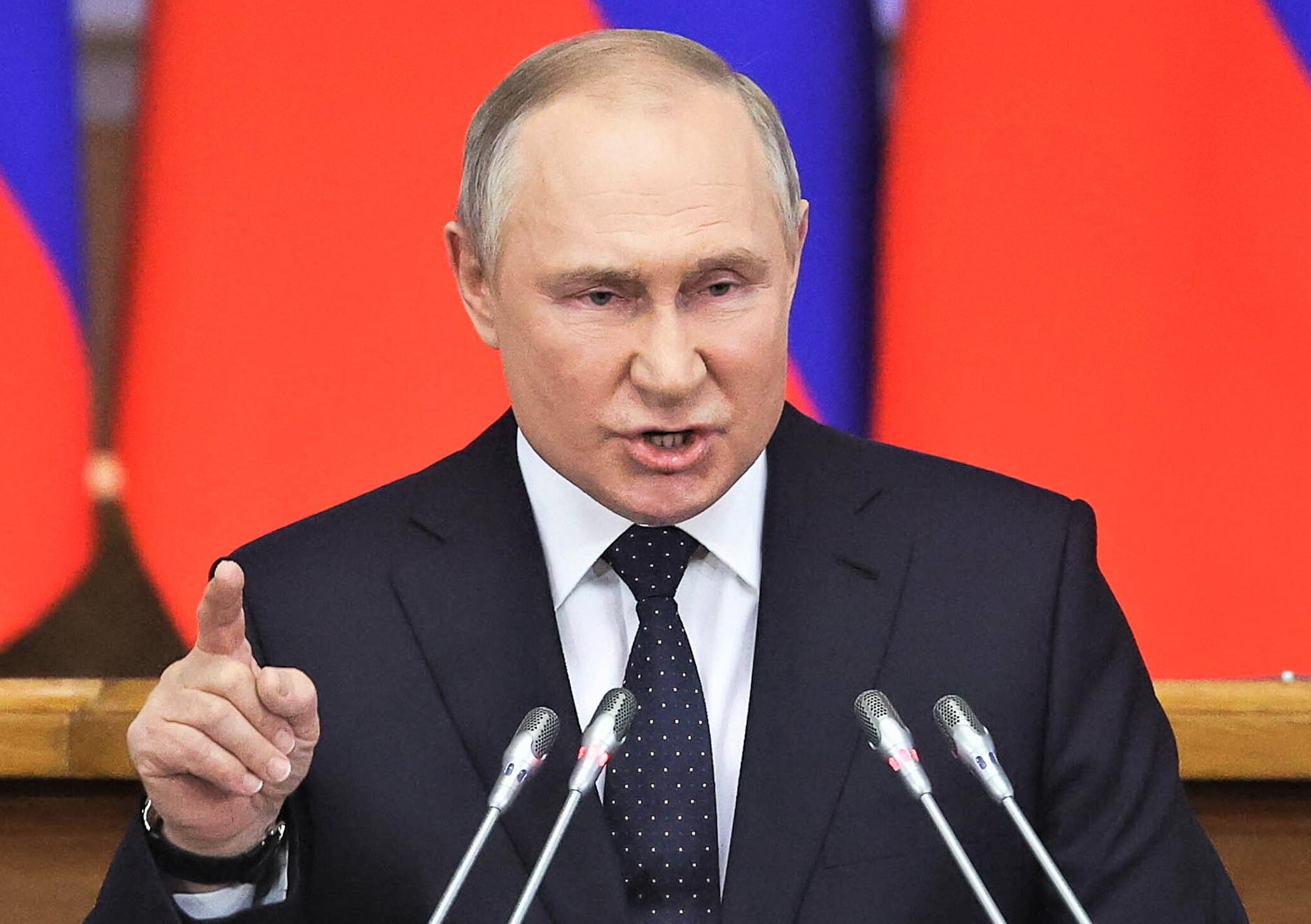 Eilmeldung! Putin bombardiert Erholungsgebiet und verliert über 1.000 Soldaten bei Angriff