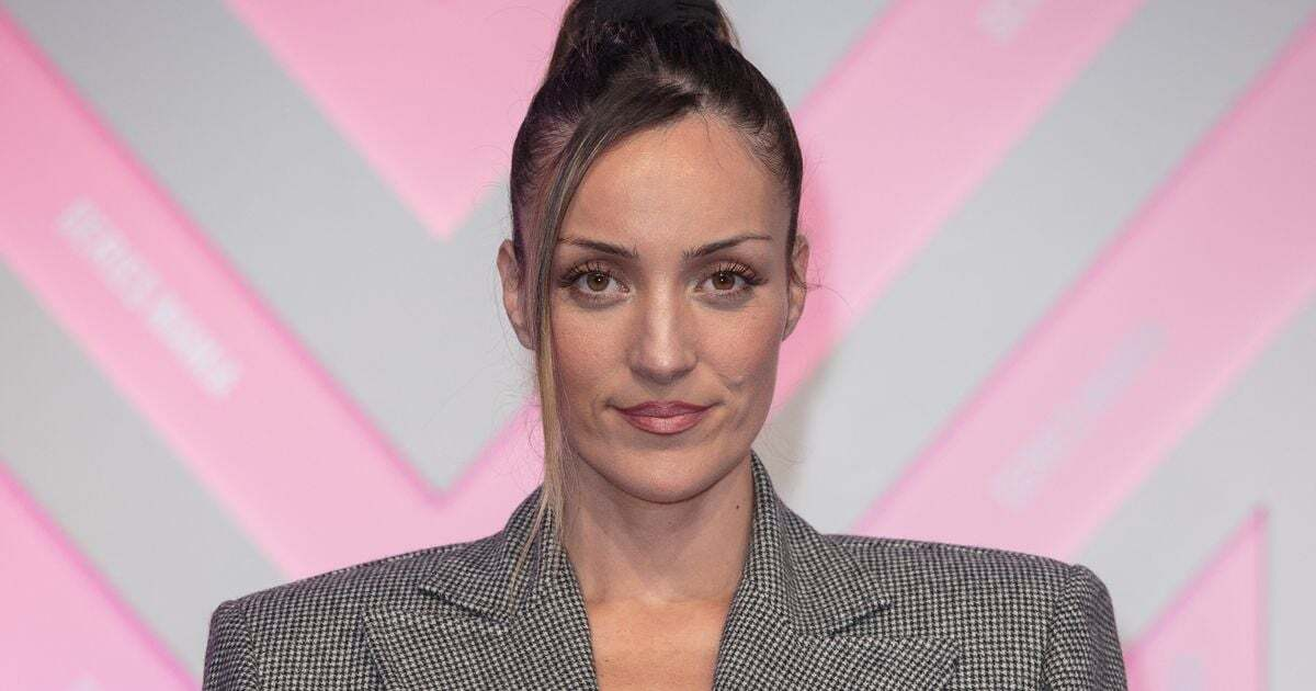 Léa Castel dévoile la première photo de sa fille et fond le cœur des fans