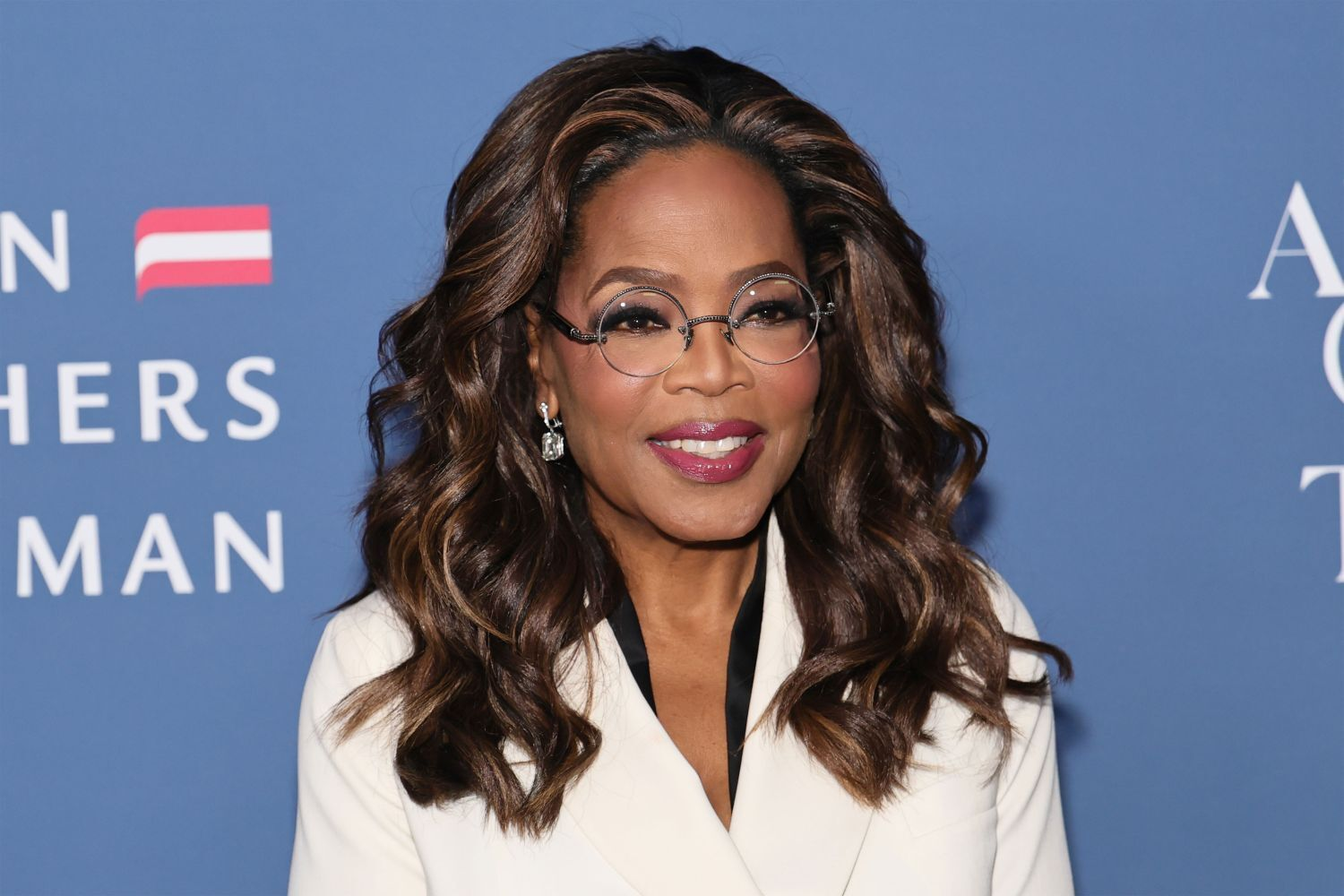 Oprah’s Cozy Repeat: The Exact Neutral Outfit We’re Buying (Affordable Dupes Inside)