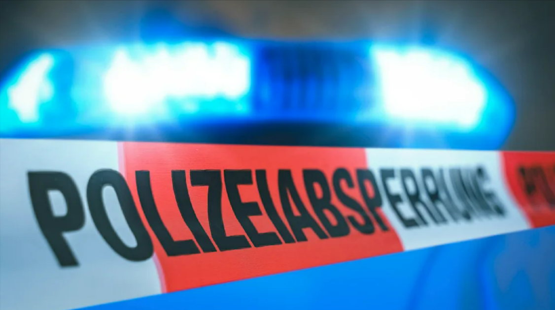 Amokalarm! Polizisten schießen Axt-Angreifer nieder! Mann mit Axt attackierte Passanten