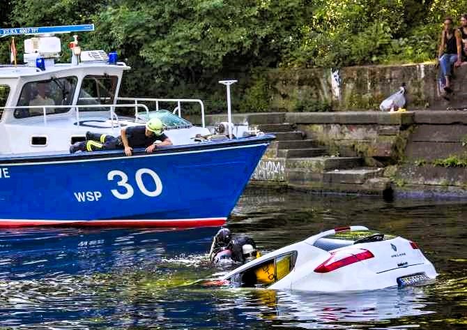 Vollbesetztes Auto stürzt in Fluss - Insasse stirbt, aber nicht durch den Unfall! Mysteriöses Verbrechen